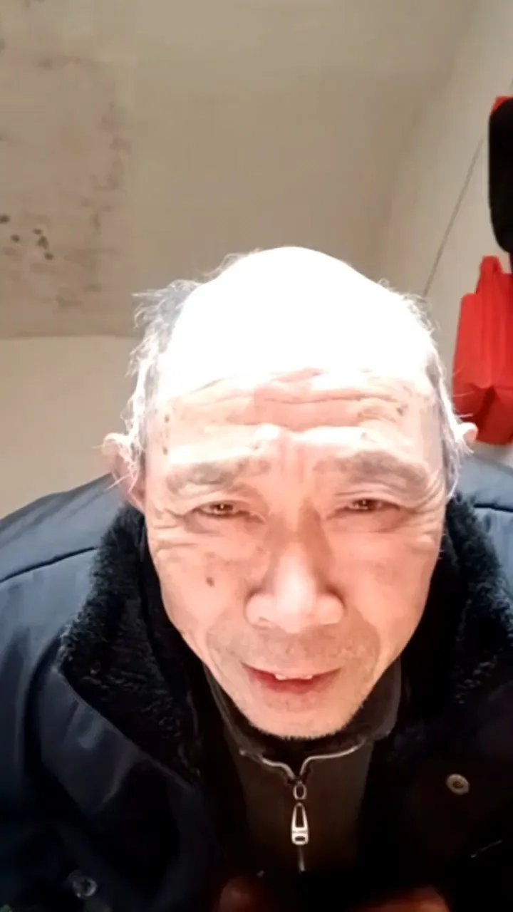CHAT-V-807