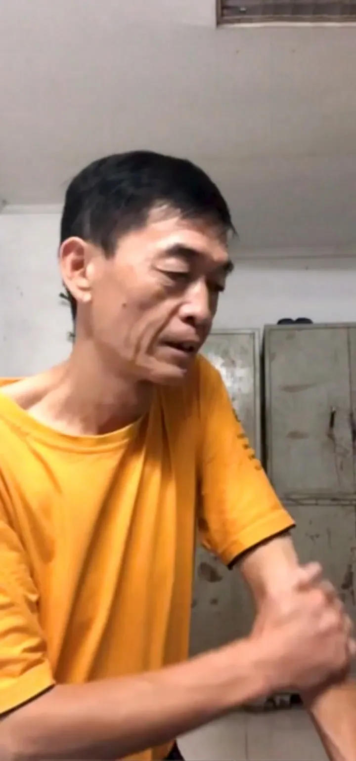 CHAT-V-1053