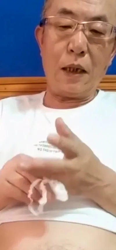 CHAT-V-1051