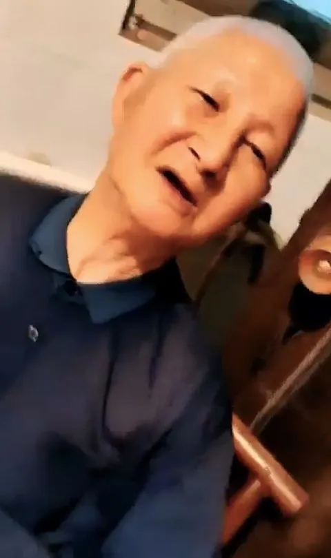 DADDY-V-922