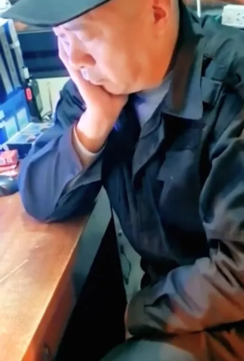 DADDY-V-944