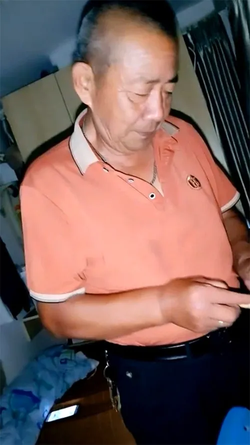 DADDY-V-979